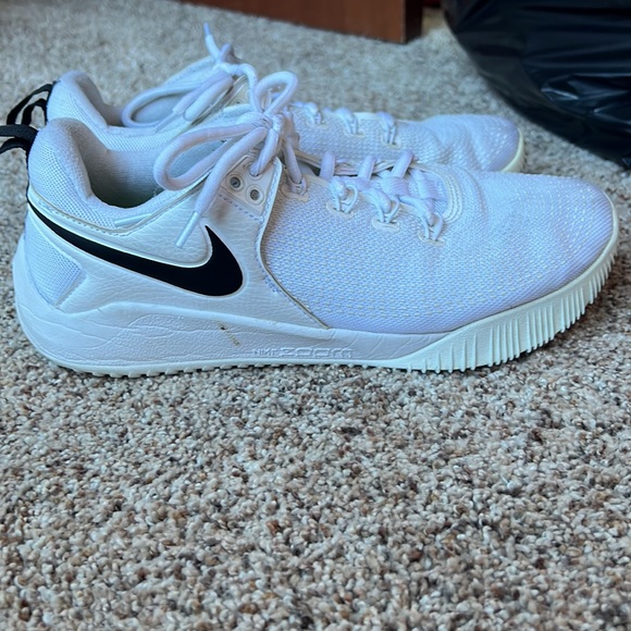 Volleyball Shoes - Picture 2 of 5